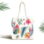 Beyaz Zeminde Çiçek Motifli Dijital Baskılı Kumaş Plaj Çantası Realhomes