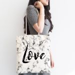 - Canta-9265-1 - Realhomes Mermer Zemin Üzerinde Love Yazılı Özel Tasarım Kumaş Plaj Çantası Realhomes