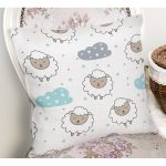 - Merry Christmas 2018 - Realhomes Beyaz Zeminde Uyuyan Koyun Motifli Dijital Baskılı Özel Tasarım Modern Yastık Kırlent Kılıfı Realhomes