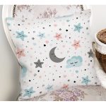 - Rh-K1165-1 - Realhomes  Beyaz Zeminde Bulut Ve Ay Desenli Dijital Baskılı Özel Tasarım Modern Yastık Kırlent Kılıfı Realhomes