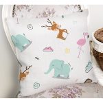 - Kids pattern of wild animals in the white backdrop - Realhomes Sevimli Fil Geyik Ve Pelikan Motifli Dijital Baskılı Özel Tasarım Modern Yastık Kırlent Kılıfı Realhomes