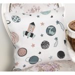 - Rh-K1304-1 - Realhomes Uzay Temalı Gezegen Ve Roket Desenli Dijital Baskılı Özel Tasarım Modern Yastık Kırlent Kılıfı Realhomes