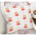 - Bear hugging heart seamless pattern background - Realhomes Kalp Tutan Ayıcık Motifli Dijital Baskılı Özel Tasarım Modern Yastık Kırlent Kılıfı Realhomes