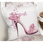 - Rh-K231-1 - Realhomes Pembe Çiçekli Topuklu Ayakkabı İllüstrasyon Dijital Baskılı Dekoratif Yastık Kırlent Kılıfı Realhomes