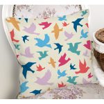 Krem Zeminde Renkli Kuşlar Motifli Dijital Baskılı Dekoratif Yastık Kırlent Kılıfı Realhomes