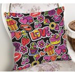 Siyah Zeminde Love Özel Tasarımlı Dijital Baskılı Modern Yastık Kırlent Kılıfı Realhomes