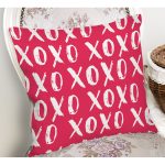 - Rh-K3524-1 - Realhomes Pembe Zeminde XOX Özel Tasarımlı Dijital Baskılı Modern Yastık Kırlent Kılıfı Realhomes