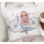 - Rh-K3542-1 - Realhomes  Fashion Bisikletli Kız Motifli Dijital Baskılı Modern Yastık Kırlent Kılıfı Realhomes