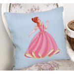 Realhomes Mavi Zeminde Pamuk Prenses Çizgi Film Desenli 3D Modern Yastık Kırlent Kılıfı Realhomes