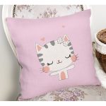 - Rh-K4350p-1 - Realhomes  Pembe Zeminde Sevimli Kedicik Desenli Modern Yastık Kırlent Kılıfı Realhomes