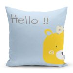 - Rh-K4372m - Realhomes Mavi Zeminde Sarı Ayıcık Hello Motifli Çocuk Odası Yastık Kırlent Kılıfı Realhomes