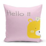 - Rh-K4372p - Realhomes Pembe Zeminde Sarı Ayıcık Hello Motifli Çocuk Odası Yastık Kırlent Kılıfı Realhomes