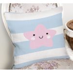 - Rh-K4500m-1 - Realhomes Realhomes Mavi Çizgiler Üzerine Pembe Yıldız Tasarımlı Modern Yastık Kırlent Kılıfı Realhomes