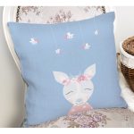 - Rh-K4520m-1 - Realhomes Mavi Zemin Ceylan Ve Arı Temalı Özel Tasarımlı Dijital Baskılı Çocuk Odası Yastık Kırlent Kılıfı Realhomes