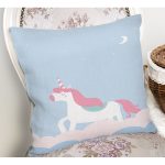 - Rh-K4547m-1 - Realhomes  Mavi Zeminli Unicorn Desenli Özel Tasarımlı Dijital Baskılı Çocuk Odası Yastık Kırlent Kılıfı Realhomes
