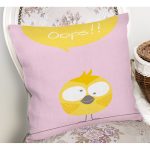 Pembe Zeminde Sarı Kuş Motifli Dijital Baskılı Çocuk Odası Yastık Kırlent Kılıfı Realhomes