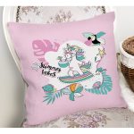 - Rh-K4726p-1 - Realhomes Pembe Zeminde Tatil Temalı Unicorn Desenli Dijital Baskılı Modern Yastık Kırlent Kılıfı Realhomes