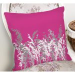 Fuşya Zeminde Beyaz Çiçek Dijital Baskılı Kırlent Kılıfı Realhomes