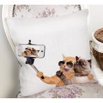 - Rh-K5634-1 - Realhomes Selfie Çekinen Köpekli Kedi Modern Yastık Kırlent Kılıfı Realhomes