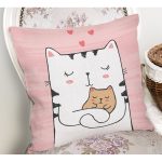 Yavrusuna Sarılmış Kedi Motifli Modern Yastık Kırlent Kılıfı Realhomes