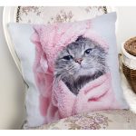 - Rh-K5706-1 - Realhomes Havluyla Sarılmış Kedicik Desenli Modern Yastık Kırlent Kılıfı Realhomes