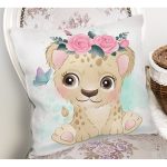 - Rh-K6612-1 - Realhomes Sevimli Bebek Aslan Çocuk Odası Dijital Baskılı Dekoratif Yastık Kırlent Kılıfı Realhomes