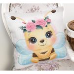 - Rh-K6624-1 - Realhomes Sevimli Arı Çocuk Odası Dijital Baskılı Dekoratif Yastık Kırlent Kılıfı Realhomes