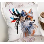 - Rh-K6747-1 - Realhomes Beyaz Zeminde Suluboya Kurt Desenli Dekoratif Yastık Kırlent Kılıfı Realhomes