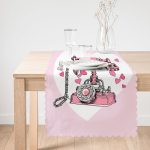 Pembe Zemin Kalpli Antika Telefon Tasarımlı Dijital Baskılı Dekoratif Runner Realhomes