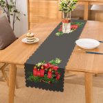 Gri Zemin Çam Yapraklı Mum Tasarımlı Dijital Baskılı Dekoratif Runner Realhomes