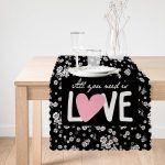 Beyaz Çiçekler Love Desenli Dekoratif Runner Realhomes