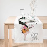 Şarkı Söyleyen Kız Desenli Dijital Baskılı Runner Realhomes