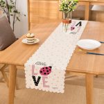 - Runner-2371 - Realhomes Love Uğurböceği Desenli Dekoratif Runner Realhomes