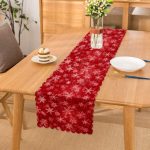 Kırmızı Zeminde Kar Taneleri Dekoratif Runner Realhomes