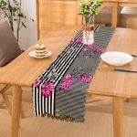 Çizgili Kaz Ayaklı Zeminde Çiçek Desenli Özel Tasarım Dijital Baskılı Modern Runner Realhomes