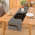 Siyah Beyaz Zeminde Altın Renk Motifli Özel Tasarım Dijital Baskılı Modern Runner Realhomes