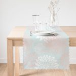 Mavi Zemin Üzerinde Beyaz Kırmızı Çiçek Tasarımlı Dekoratif Runner Realhomes