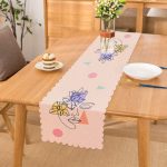 Pembe Zeminde Gül Motifli Bohemian Dekoratif Runner Realhomes