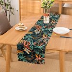 - Runner-7297 - Realhomes Siyah Zemin Üzerinde Onedraw Çizimli Yaprak Motifli Dijital Baskılı Modern Runner Realhomes