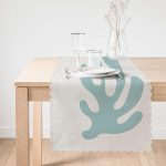 - Runner-7380-1 - Realhomes  Renkli Zemin Üzerinde Onedraw Çizimli Yaprak Motifli Dijital Baskılı Modern Runner Realhomes