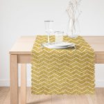 - Runner-7703-1 - Realhomes Gold Zemin Üzerinde Beyaz Geometrik Çizimli Dijital Baskılı Modern Runner Realhomes