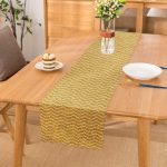 - Runner-7703 - Realhomes Gold Zemin Üzerinde Beyaz Geometrik Çizimli Dijital Baskılı Modern Runner Realhomes