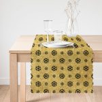 - Runner-7707-1 - Realhomes Gold Zemin Üzerinde Siyah Renkli Kar Tanesi Desenli Dijital Baskılı Modern Runner Realhomes