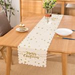 - Runner-8201 - Realhomes Beyaz Zeminde Gold Detaylı Kar Taneli Merry Christmas Yazılı Dijital Baskılı Modern Runner Realhomes