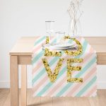 Beyaz Zemin Üzerinde Gold Detaylı Love Yazılı Dijital Baskılı Modern Runner Realhomes