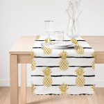 - Runner-8234-1 - Realhomes Beyaz Zemin Üzerinde Gold Renkli Ananas Desenli Dijital Baskılı Modern Runner Realhomes