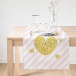 Beyaz Zeminde Pembe Yatay Çizgili Gold Detaylı Kalp Desenli Dijital Baskılı Modern Runner Realhomes