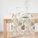 - Runner-8359-1 - Realhomes Beyaz Zemin Üzerinde Sonbahar Yapraklı Kozalak Desenli Dijital Baskılı Modern Runner Realhomes