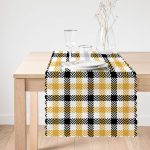 - Runner-8700-1 - Realhomes Beyaz Zemin Üzerinde Siyah Sarı Ekose Desenli Dijital Baskılı Modern Runner Realhomes