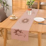 - Runner-8836 - Realhomes Beyaz Zeminde Onedraw Çizimli Güneş Tutan El Desenli Dijital Baskılı Modern Runner Realhomes